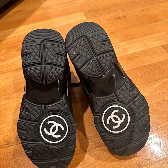 Chanel leather and tweed boots - Picture 5 of 9